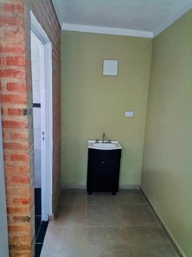 a bathroom with a sink in a green wall at Atardecer serrano in Mina Clavero