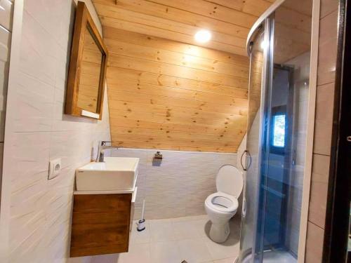 a small bathroom with a toilet and a sink at Villetta Sioni in Sioni