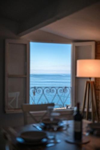 LE CHATEAU D'AZUR appartement Vieille Ville Centre Vue Mer