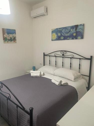 a bedroom with a bed with two towels on it at Case vacanza Controvento in Palermo
