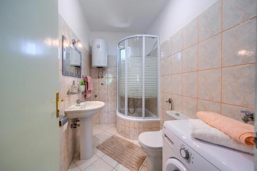 a bathroom with a toilet sink and a shower at Villa with pool near Split in Krušvar