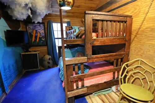 Cozy artsy cabin between Pigeon Forge & Gatlinburg w hot tub photo 51