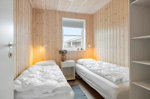 two beds in a room with a window at 30472-Odder-Ravnsager-20 in Dyngby