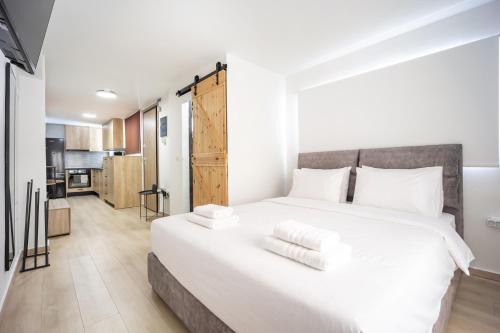 Minimal Nest - Glyfada