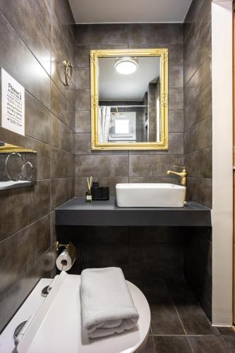 Minimal Nest - Glyfada