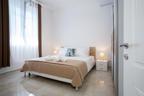 a bedroom with a bed and a window at Oasis White Terra in Durrës