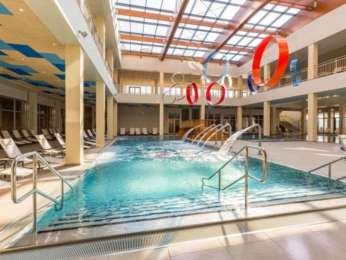 Movenpick Resort and Spa Fruske Terme — Property building