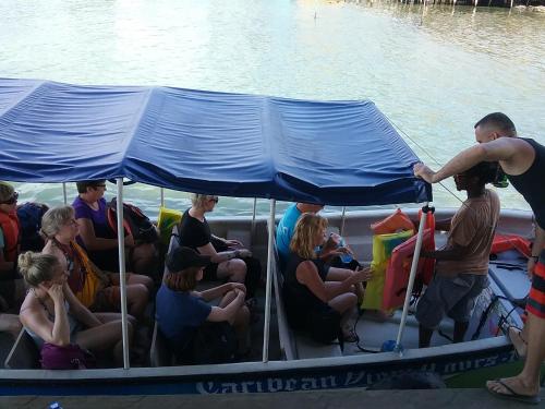 
people sitting on top of a boat in the water at Hotel Caribbean View in Bocas Town
