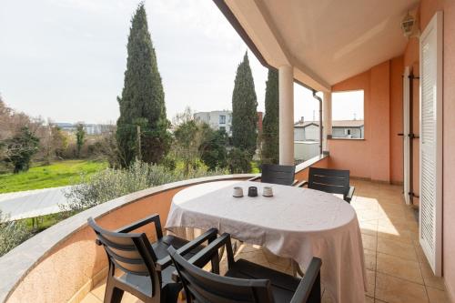 Apartments with parking space Rozac, Umag - 27272