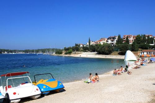 Apartments with parking space Pjescana Uvala, Pula - 27435