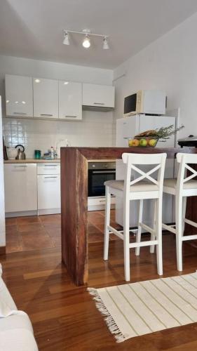 Apartments with parking space Pjescana Uvala, Pula - 27435