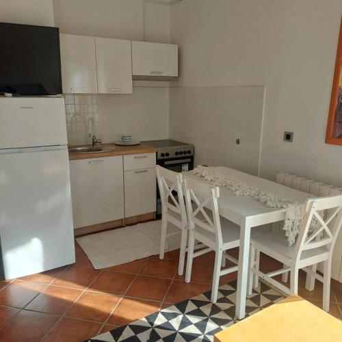 Apartments with parking space Pjescana Uvala, Pula - 27435
