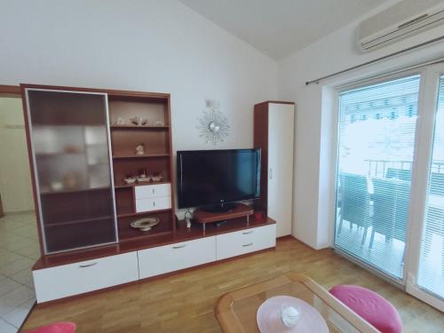 Apartments with parking space Umag - 27475