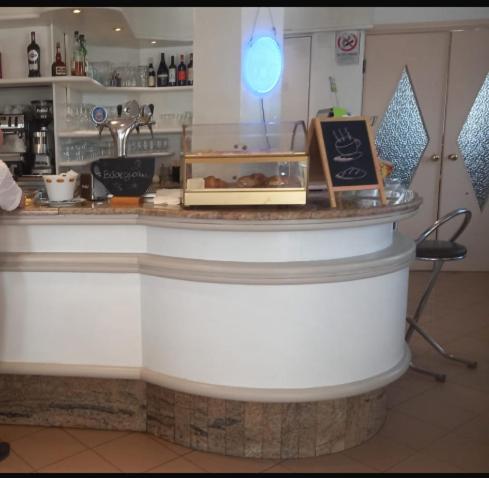a counter in a restaurant with a counter top at La voglia albergo in Villanova sullʼArda