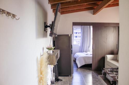 a room with a bedroom with a bed and a television at Aparta estudio in Itagüí