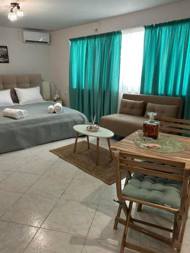 Mint Aura by Anastay in Kallithea