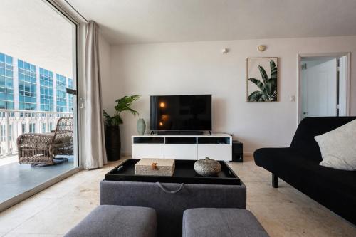 4 bed full condo in Miami with skyline & sea view photo 7