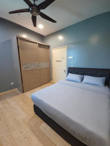 a bedroom with a large bed and a ceiling fan at Large Group KTV Stay, Near Setia Alam, Klang in Klang