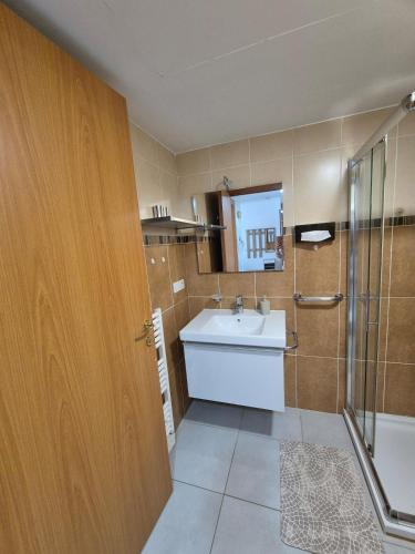 a bathroom with a sink and a shower at Charmant T2 in Calvi
