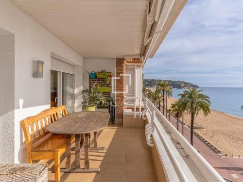 Incredible renovated apartment on the waterfront