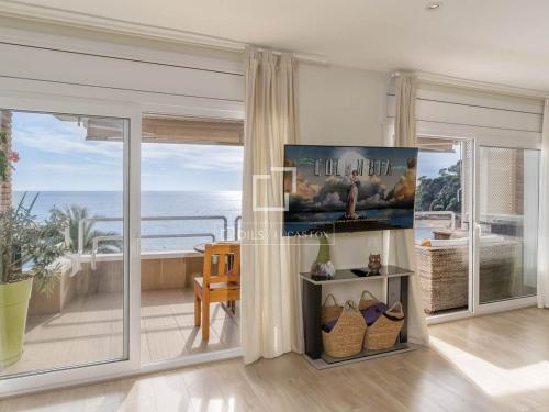 Incredible renovated apartment on the waterfront