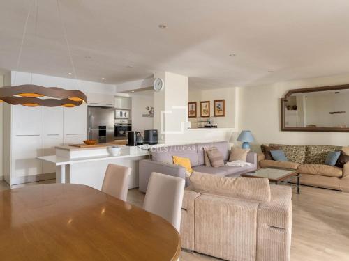 Incredible renovated apartment on the waterfront