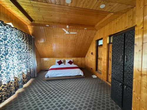 a bedroom with a bed in a wooden room at ROYALE PEAKS villa sonamarg Rd in Harganyiwan