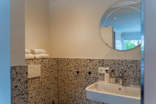 a bathroom with a sink and a mirror at 't Achterhuis (8 persons) in Otterlo
