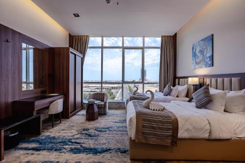 a hotel room with a large bed and a piano at فندق كورنيت النورس - جدة in Jeddah