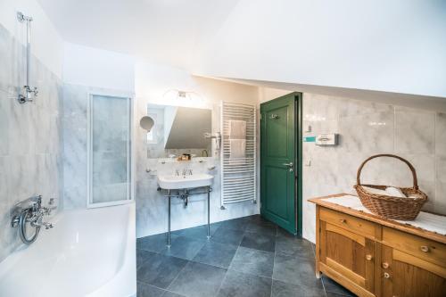 Hotel Dolomitenhof & Chalet Alte Post