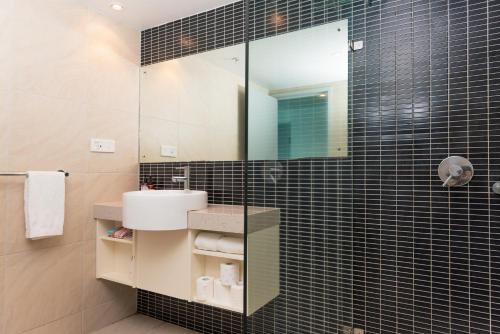 a bathroom with a sink and a mirror at Darwin Harbour Sunset Views in Darwin