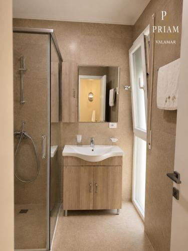 a bathroom with a sink and a shower at Valamar Priam Villa D11 in Hamallë