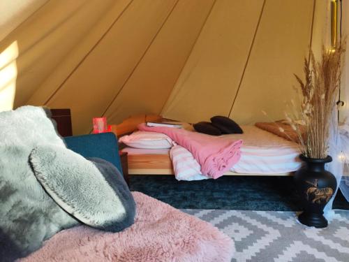 a room with a bed in a tent at Miami Jungle Glamping Experience in Korjuse