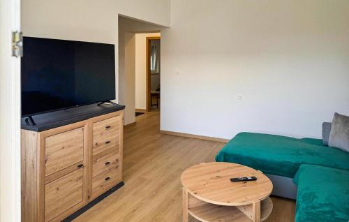 1 Bedroom Lovely Apartment In Kastel Stafilic