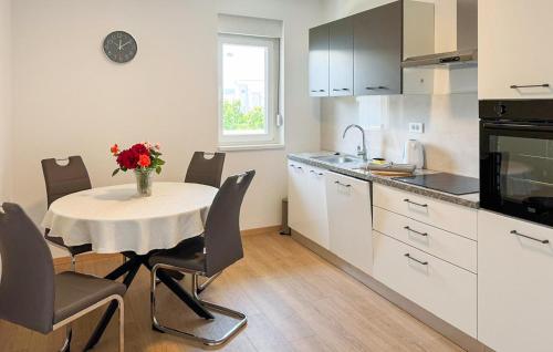 1 Bedroom Lovely Apartment In Kastel Stafilic