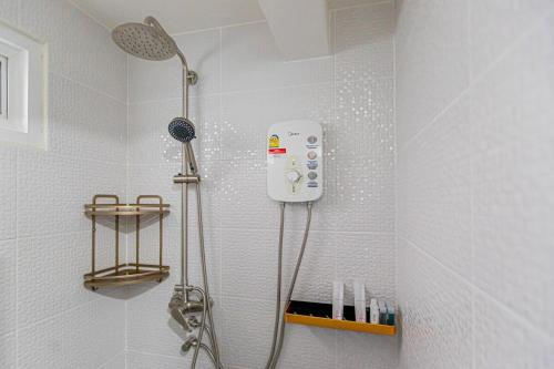 a bathroom with a shower with a shower head at The Comfy House Prachuap in Sathani Rot Fai