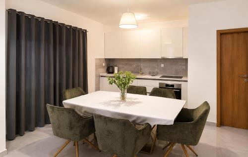 Beautiful Apartment In Vodice With Wifi