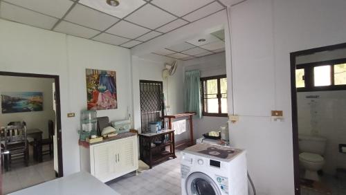 a kitchen with a washing machine in a room at Lamphun Garden Home in Lamphun