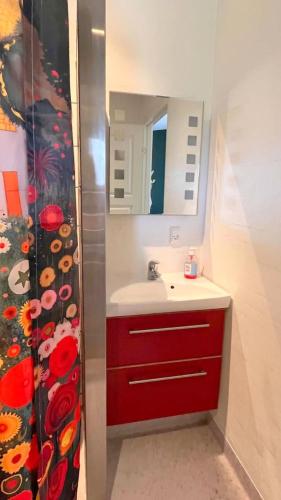 a bathroom with a red sink and a mirror at Vorbasse Holiday Apartments in Vorbasse