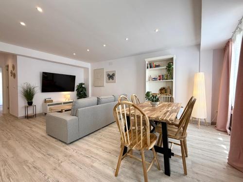 RYC Central Beach Apartment