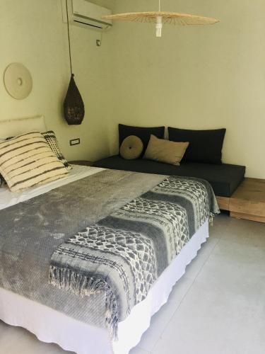 One bedroom bungalow NEXT TO MAKRYS GIALOS BEACH
