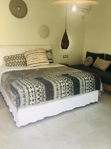 One bedroom bungalow NEXT TO MAKRYS GIALOS BEACH