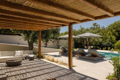 One bedroom bungalow NEXT TO MAKRYS GIALOS BEACH