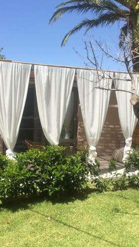 One bedroom bungalow NEXT TO MAKRYS GIALOS BEACH