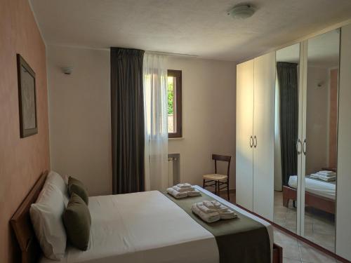 a hotel room with a bed and a mirror at Casa Santa Iaca in Vitigliano
