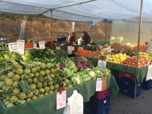 a farmers market with fruits and vegetables on display at Apartamento La Tramuntana in Benidorm