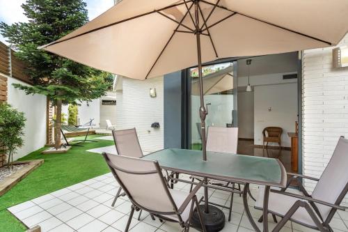 Oasis Fenals, Espectacular Terraza 90m, 3 Habitaciones, Piscina y Parking Privado