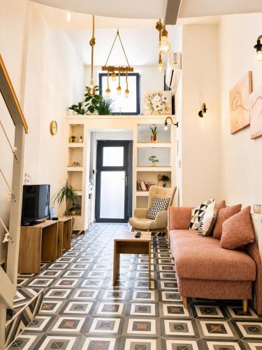 Urban Glow Loft Volos