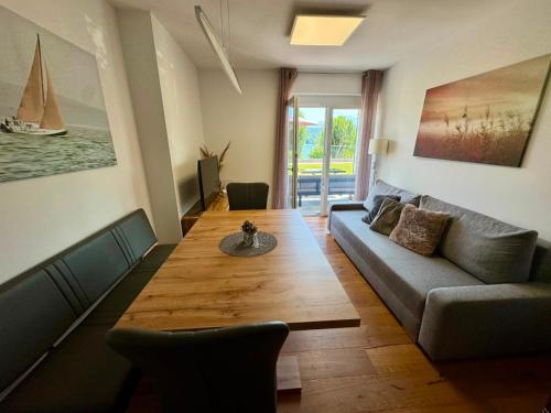 Seeblick-Apartment mit Garten in Velden am Wörthersee