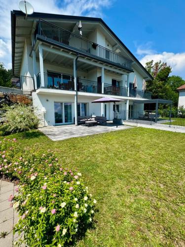 Seeblick-Apartment mit Garten in Velden am Wörthersee